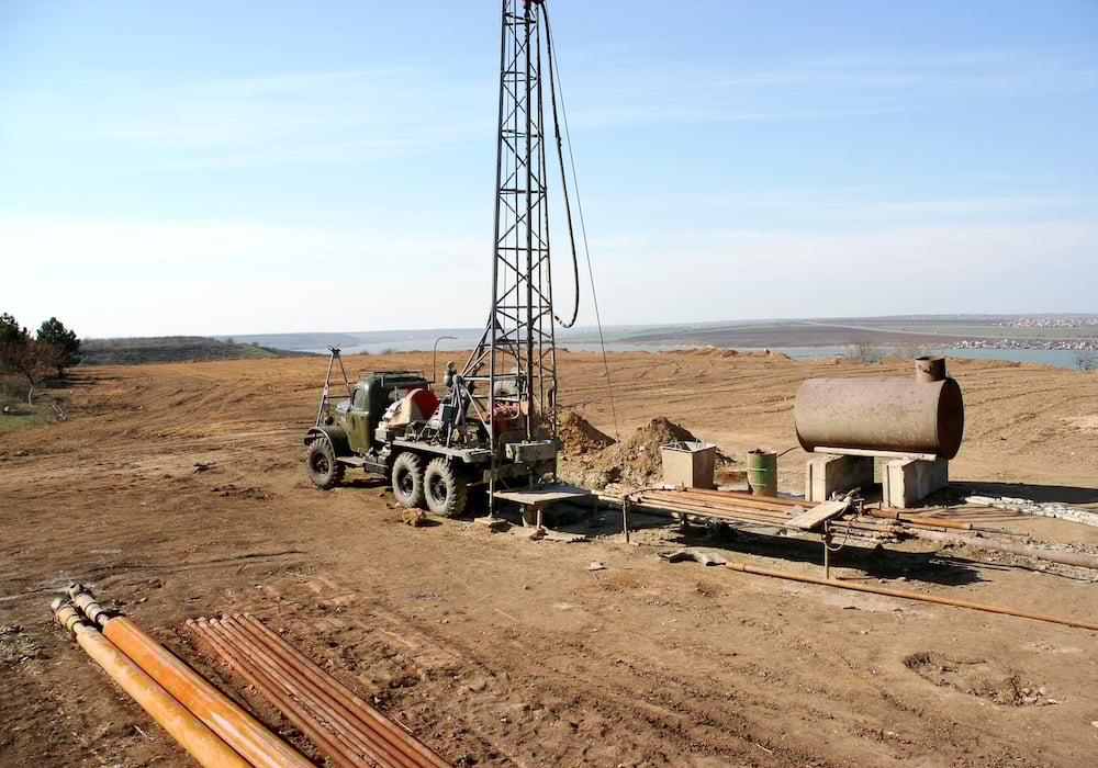 Скважинная гидродобыча железной руды. Угольная шахта в разрезе. Технология добычи полезных ископаемых. Скважинная гидродобыча сгд оборудование. Буровой станок абг-300.